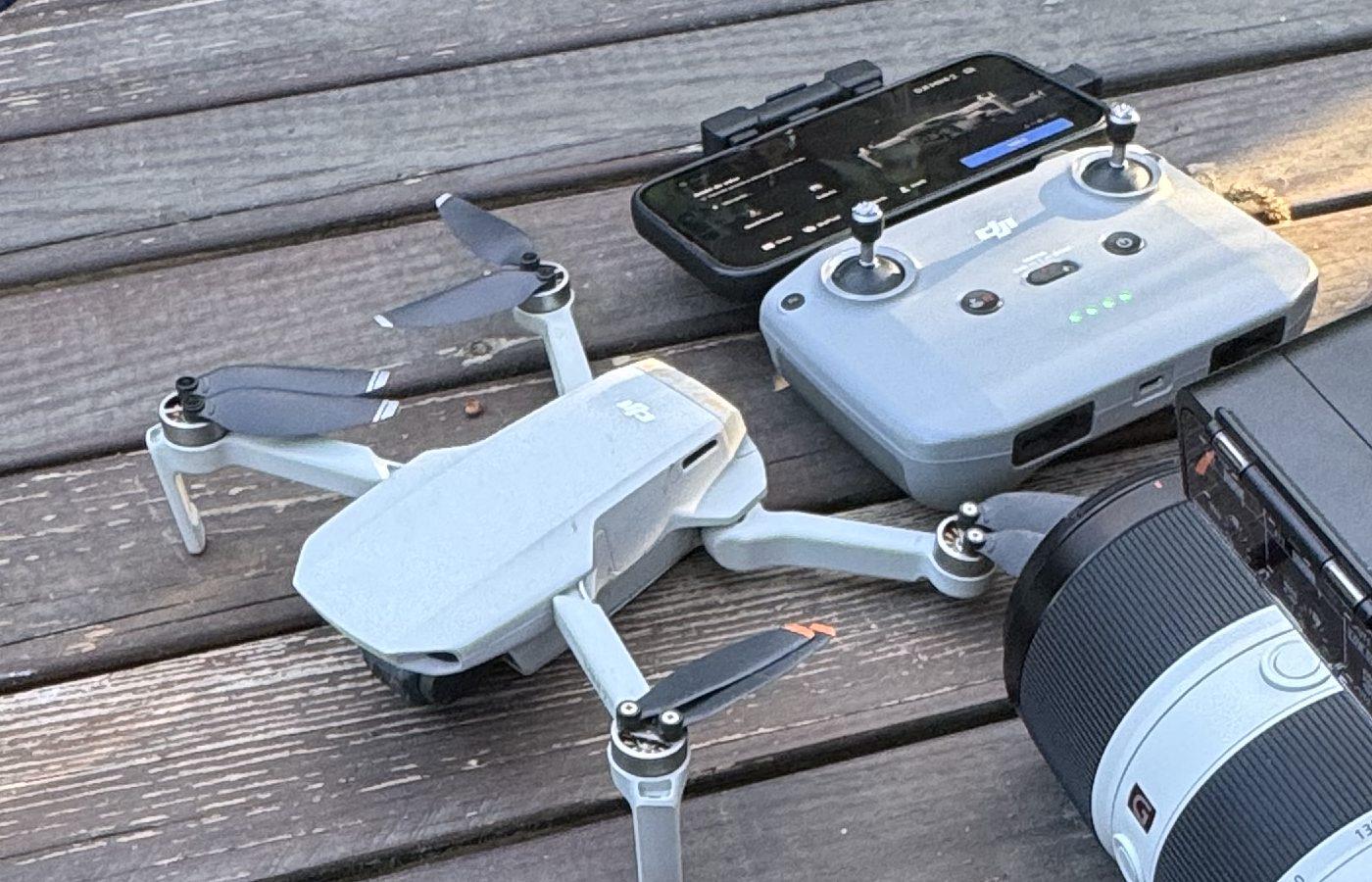 Drone y mando listos para grabar planos aéreos
